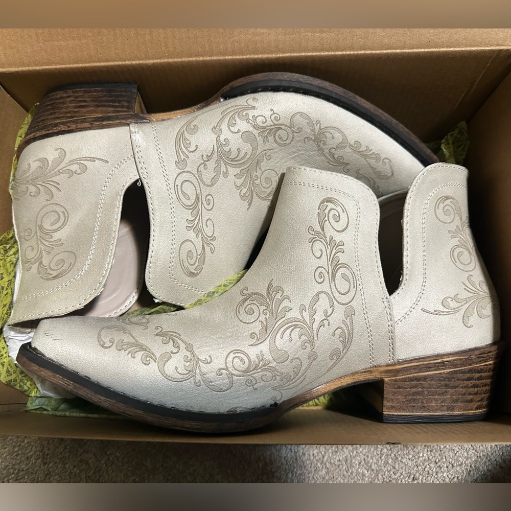 Roper Cream Western Cutout Ankle Booties with Embroidered Scrolls